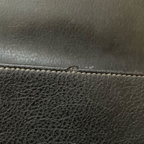 Gap black crossbody purse with matching wallet - Picture 3 of 9